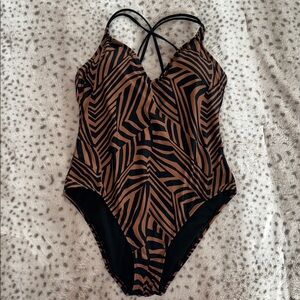 Hurley Women’s One Piece Animal Print One Piece Swim Suit Size XL